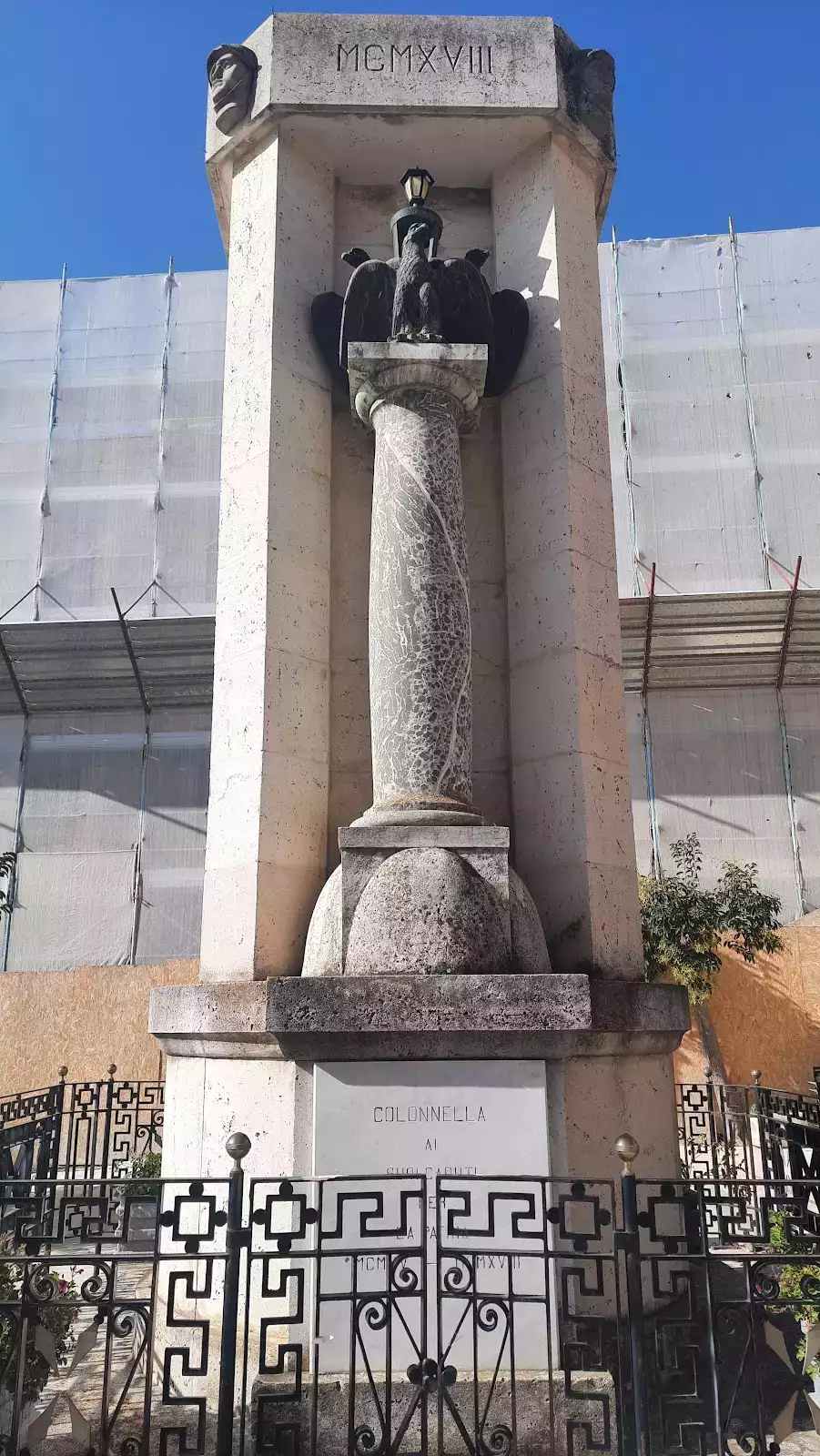 Un'immagine generica segnaposto con angoli arrotondati in una figura.